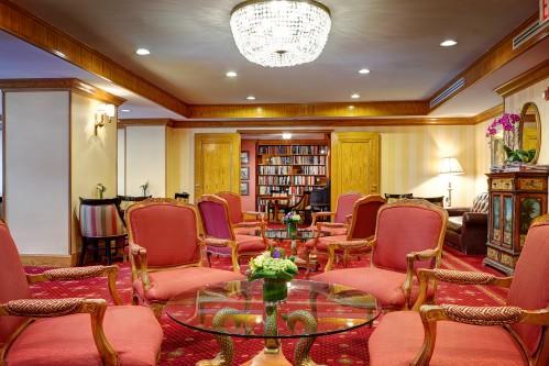Club Room at the Hotel Elysee
Breakfast and wine & hors d'oeuvres are available here