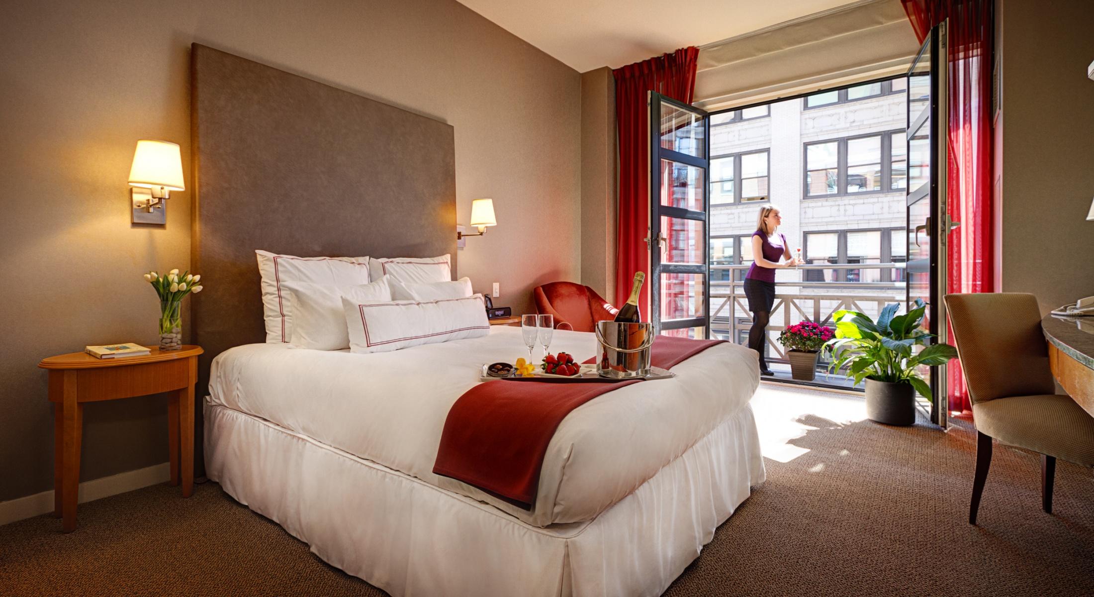 Most of our Guestrooms with 1 Queen Bed offer Juliet Balconies overlooking 26th Street.
