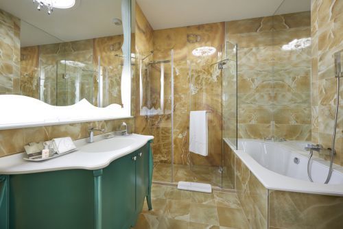 Most of the luxurious Onyx bathrooms will offer a separate tub and shower