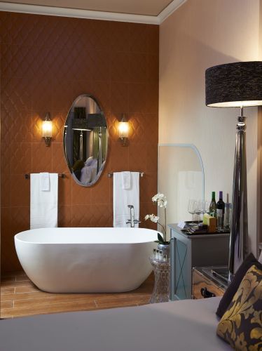 Some of our Aria Signature Rooms are equipped with a standalone bathtub.